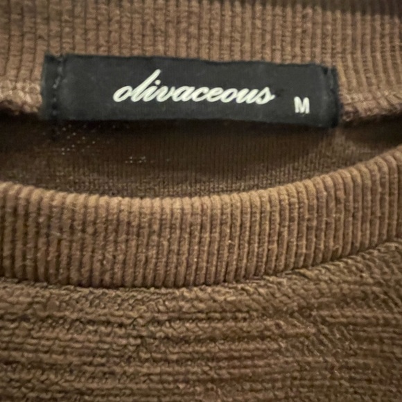 Relaxed round neck pullover sweater with full and decorative sleeves. - Picture 2 of 4